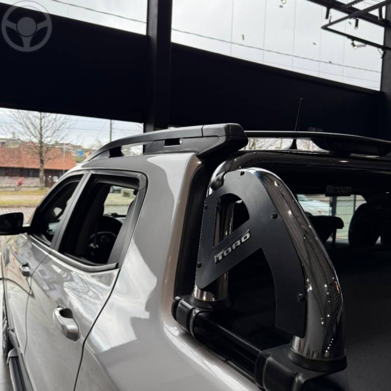 FIAT - TORO 1.8 16V EVO FLEX FREEDOM AUTOMÁTICO - 2018/2019 - PRATA - R$ 96.900,00