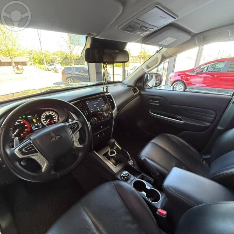 MITSUBISHI - L200 TRITON 2.4 16V TURBO DIESEL SPORT HPE CD 4P 4X4 AUTOMÁTICO - 2022/2023 - BRANCA - R$ 221.900,00