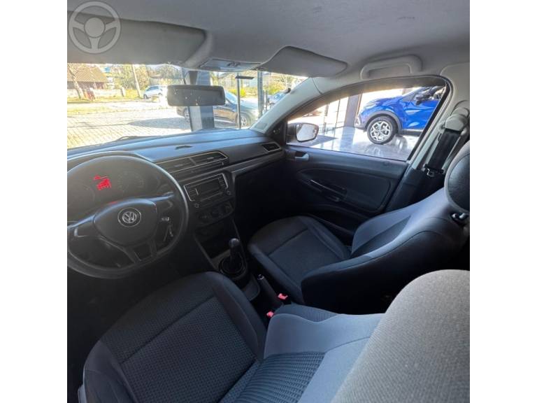 VOLKSWAGEN - VOYAGE 1.0 12V MPI TOTALFLEX TRENDLINE 4P MANUAL - 2017/2017 - BRANCA - R$ 49.900,00