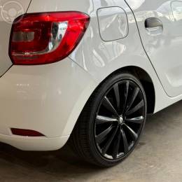 RENAULT - SANDERO 1.0 AUTHENTIQUE 12V FLEX 4P MANUAL - 2017/2018 - BRANCA - R$ 47.900,00