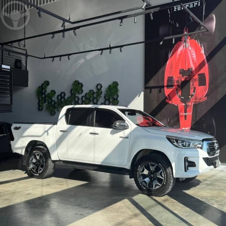 TOYOTA - HILUX 2.8 SRX 4X4 CD 16V DIESEL 4P AUTOMÁTICO - 2018/2019 - BRANCA - R$ 215.000,00