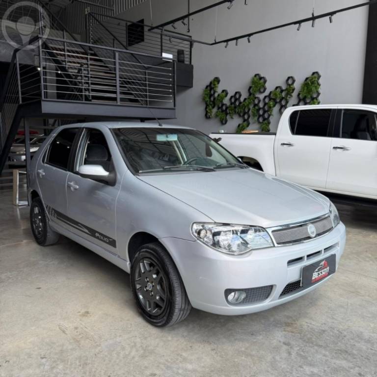 FIAT - PALIO 1.8 MPI HLX 8V FLEX 4P MANUAL - 2005/2006 - PRATA - R$ 28.900,00