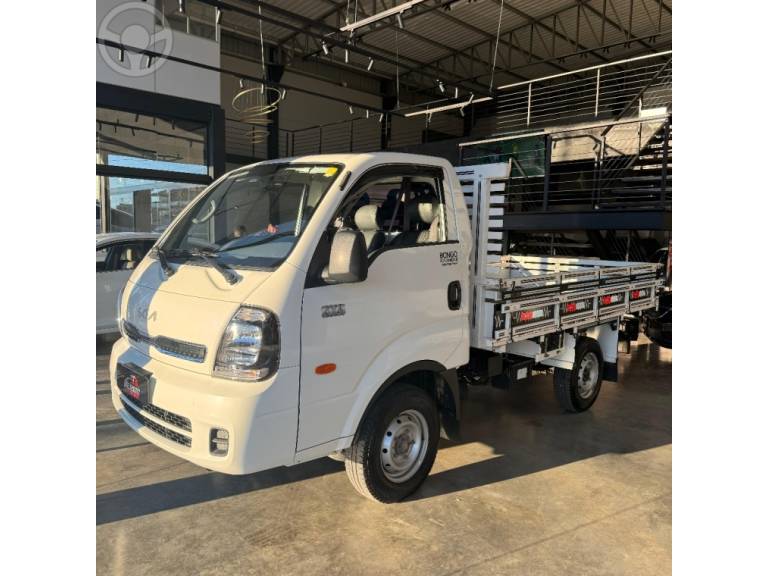 KIA MOTORS - BONGO 2.5 K-2500 4X2 CS TURBO DIESEL 2P MANUAL - 2023/2024 - BRANCA - R$ 161.900,00