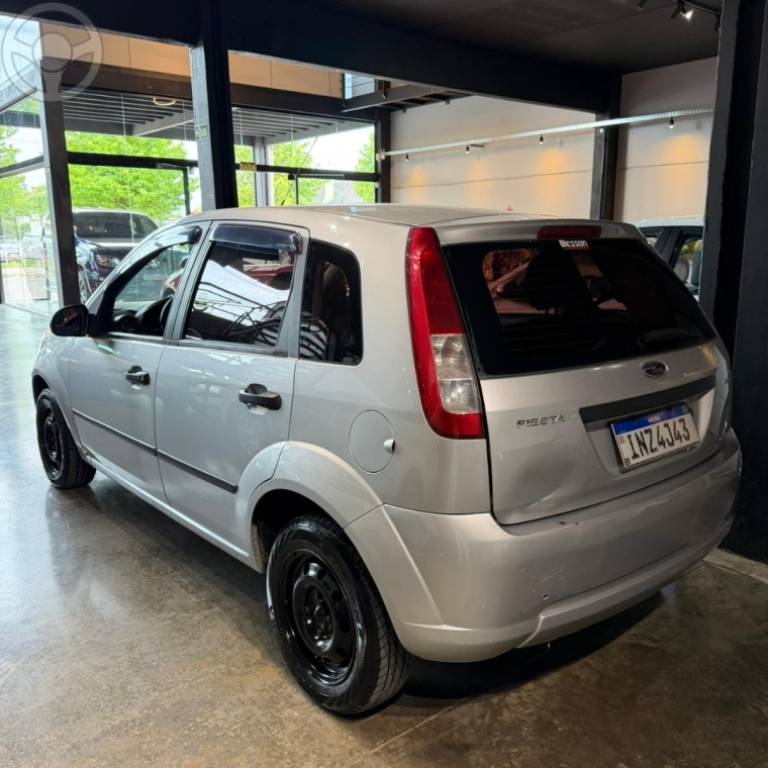 FORD - FIESTA 1.6 MPI CLASS HATCH 8V FLEX 4P MANUAL - 2007/2008 - PRATA - R$ 23.900,00