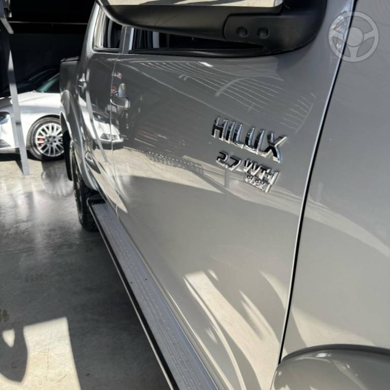 TOYOTA - HILUX 2.7 SRV 4X4 CD 16V FLEX 4P AUTOMÁTICO - 2014/2014 - PRATA - R$ 129.000,00