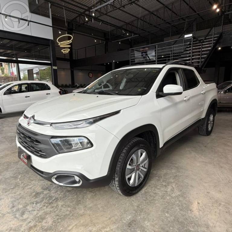 FIAT - TORO 1.8 16V EVO FLEX FREEDOM AUTOMÁTICO - 2018/2019 - BRANCA - R$ 95.900,00