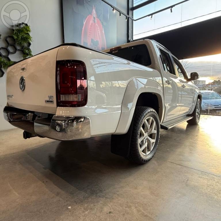 VOLKSWAGEN - AMAROK 3.0 V6 TDI HIGHLINE CD DIESEL 4MOTION AUTOMÁTICO - 2018/2019 - BRANCA - R$ 160.900,00