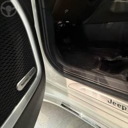 JEEP - COMMANDER - 2022/2022 - BRANCA - R$ 199.900,00