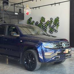 VOLKSWAGEN - AMAROK 3.0 V6 EXTREME CD DIESEL 4X4 AT 4P AUTOMÁTICO - 2023/2024 - AZUL - R$ 268.900,00