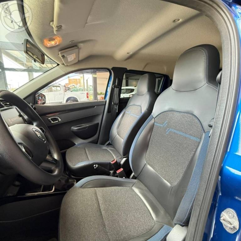 RENAULT - KWID 1.0 12V SCE FLEX INTENSE MANUAL - 2023/2024 - AZUL - R$ 61.900,00