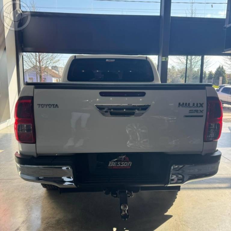 TOYOTA - HILUX 2.8 SRX 4X4 CD 16V DIESEL 4P AUTOMÁTICO - 2018/2019 - BRANCA - R$ 215.000,00