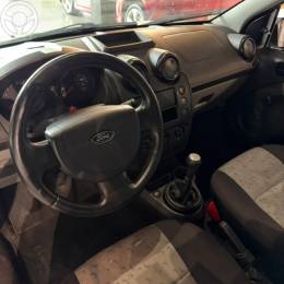 FORD - FIESTA 1.6 MPI CLASS HATCH 8V FLEX 4P MANUAL - 2007/2008 - PRATA - R$ 23.900,00