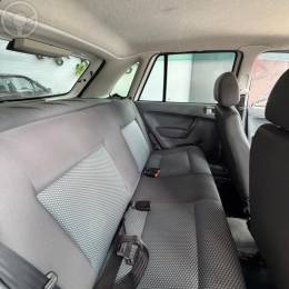 VOLKSWAGEN - GOL 1.0 MI 8V FLEX 4P MANUAL G.IV - 2010/2011 - BRANCA - R$ 26.900,00