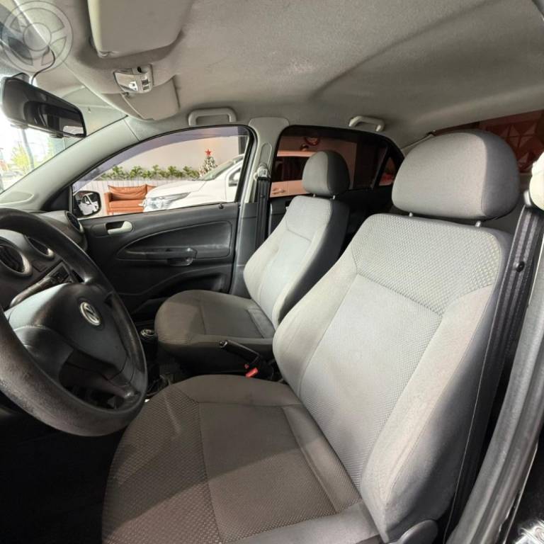 VOLKSWAGEN - VOYAGE 1.0 MI 8V FLEX 4P MANUAL - 2011/2012 - PRETA - R$ 35.900,00
