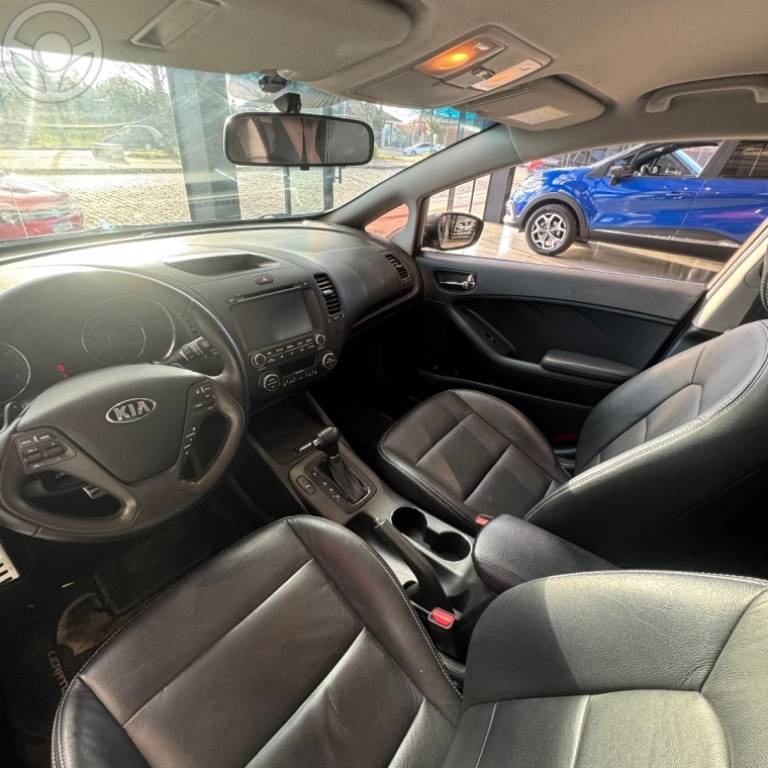 KIA MOTORS - CERATO 1.6 SX 16V FLEX 4P AUTOMÁTICO - 2015/2015 - MARROM - R$ 69.900,00