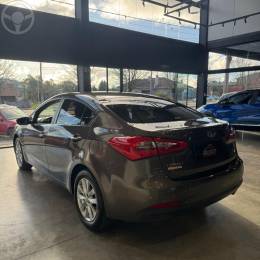 KIA MOTORS - CERATO 1.6 SX 16V FLEX 4P AUTOMÁTICO - 2015/2015 - MARROM - R$ 69.900,00