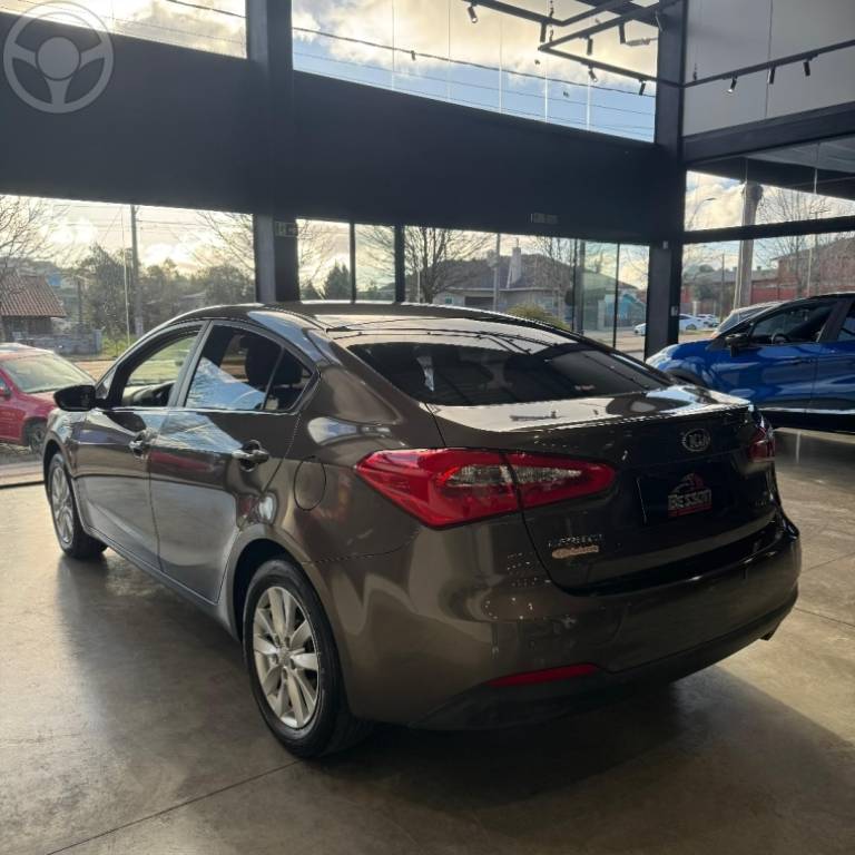 KIA MOTORS - CERATO 1.6 SX 16V FLEX 4P AUTOMÁTICO - 2015/2015 - MARROM - R$ 69.900,00