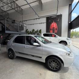 FIAT - PALIO 1.8 MPI HLX 8V FLEX 4P MANUAL - 2005/2006 - PRATA - R$ 28.900,00
