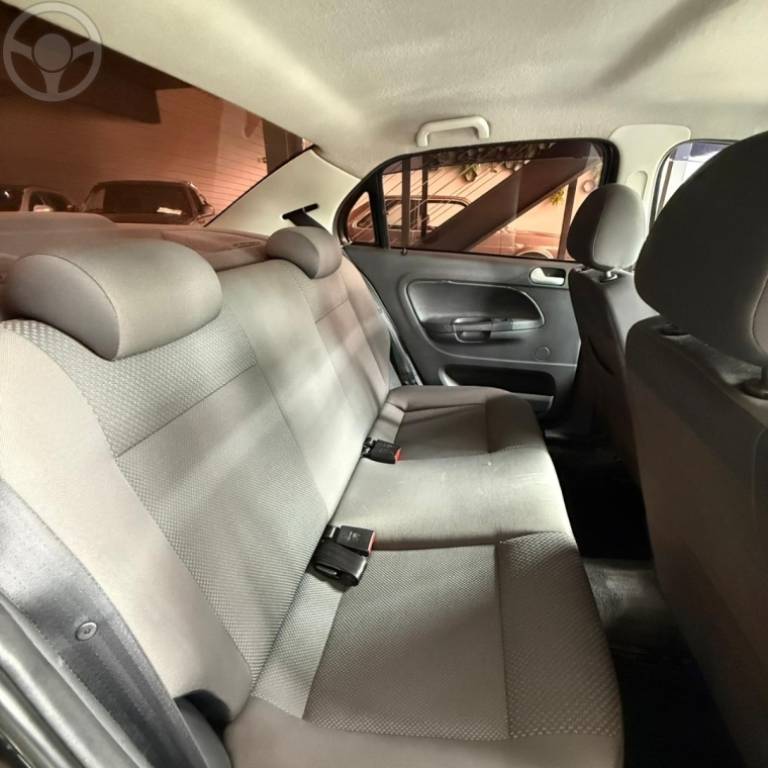 VOLKSWAGEN - VOYAGE 1.0 MI 8V FLEX 4P MANUAL - 2011/2012 - PRETA - R$ 35.900,00