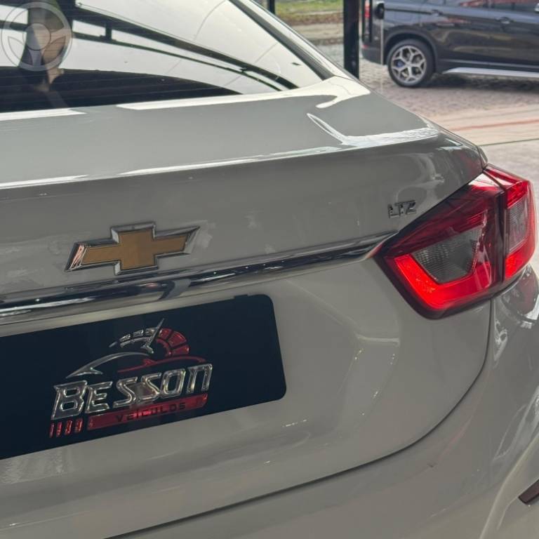 CHEVROLET - CRUZE 1.4 TURBO LTZ 16V FLEX 4P AUTOMÁTICO - 2017/2018 - BRANCA - R$ 91.900,00