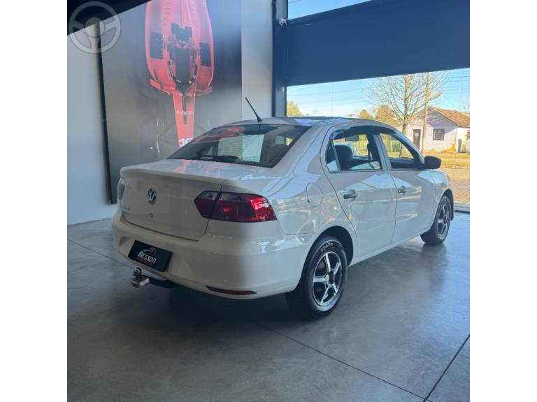 VOLKSWAGEN - VOYAGE 1.0 12V MPI TOTALFLEX TRENDLINE 4P MANUAL - 2017/2017 - BRANCA - R$ 49.900,00