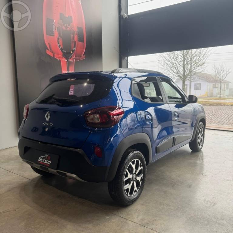 RENAULT - KWID 1.0 12V OUTSIDER FLEX 4P MANUAL - 2022/2023 - AZUL - R$ 67.900,00