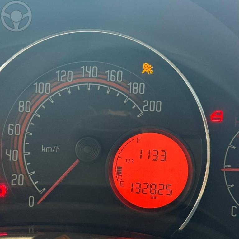 FIAT - UNO 1.4 WAY 8V FLEX 4P MANUAL - 2013/2013 - BRANCA - R$ 38.900,00