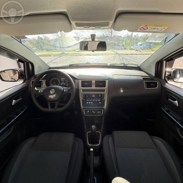 VOLKSWAGEN - FOX 1.6 MSI TOTAL FLEX CONNECT 4P MANUAL - 2021/2022 - BRANCA - R$ 75.900,00