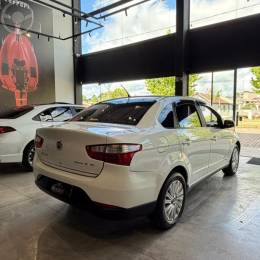 FIAT - GRAND SIENA 1.6 MPI ESSENCE 16V FLEX 4P MANUAL - 2013/2014 - BRANCA - R$ 45.900,00