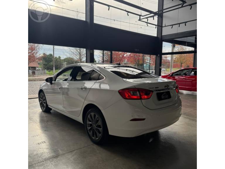 CHEVROLET - CRUZE 1.4 TURBO LTZ 16V FLEX 4P AUTOMÁTICO - 2017/2018 - BRANCA - R$ 94.900,00