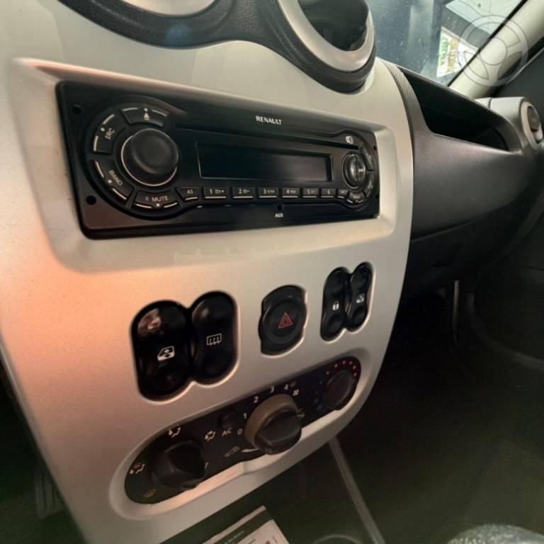 RENAULT - SANDERO 1.6 STEPWAY 16V FLEX 4P MANUAL - 2011/2011 - PRATA - R$ 36.900,00