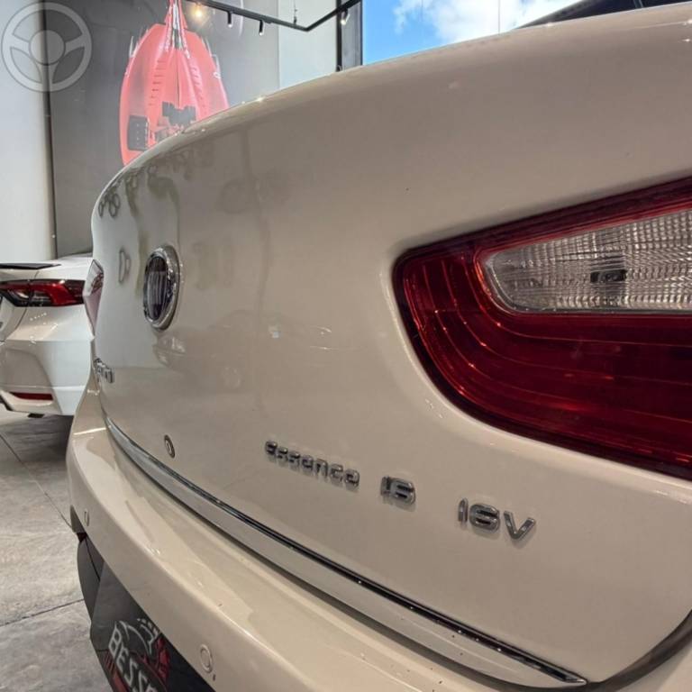 FIAT - GRAND SIENA 1.6 MPI ESSENCE 16V FLEX 4P MANUAL - 2013/2014 - BRANCA - R$ 45.900,00