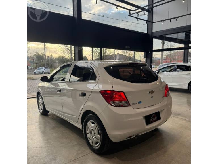 CHEVROLET - ONIX 1.0 MPFI JOY 8V FLEX 4P MANUAL - 2018/2018 - BRANCA - R$ 52.900,00