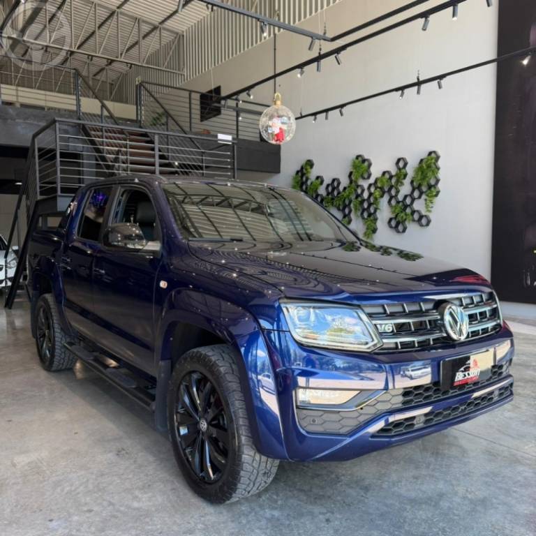 VOLKSWAGEN - AMAROK 3.0 V6 EXTREME CD DIESEL 4X4 AT 4P AUTOMÁTICO - 2023/2024 - AZUL - R$ 268.900,00