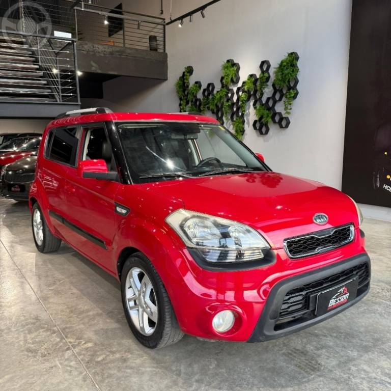 KIA MOTORS - SOUL 1.6 EX 16V FLEX 4P AUTOMÁTICO - 2011/2012 - VERMELHA - R$ 39.900,00