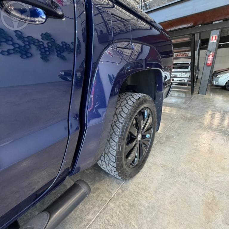 VOLKSWAGEN - AMAROK 3.0 V6 EXTREME CD DIESEL 4X4 AT 4P AUTOMÁTICO - 2023/2024 - AZUL - R$ 268.900,00