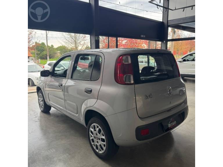 FIAT - UNO 1.0 EVO VIVACE 8V FLEX 4P MANUAL - 2013/2014 - PRATA - R$ 35.900,00