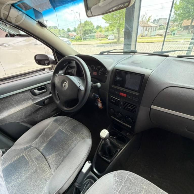 FIAT - PALIO 1.8 MPI HLX 8V FLEX 4P MANUAL - 2005/2006 - PRATA - R$ 28.900,00