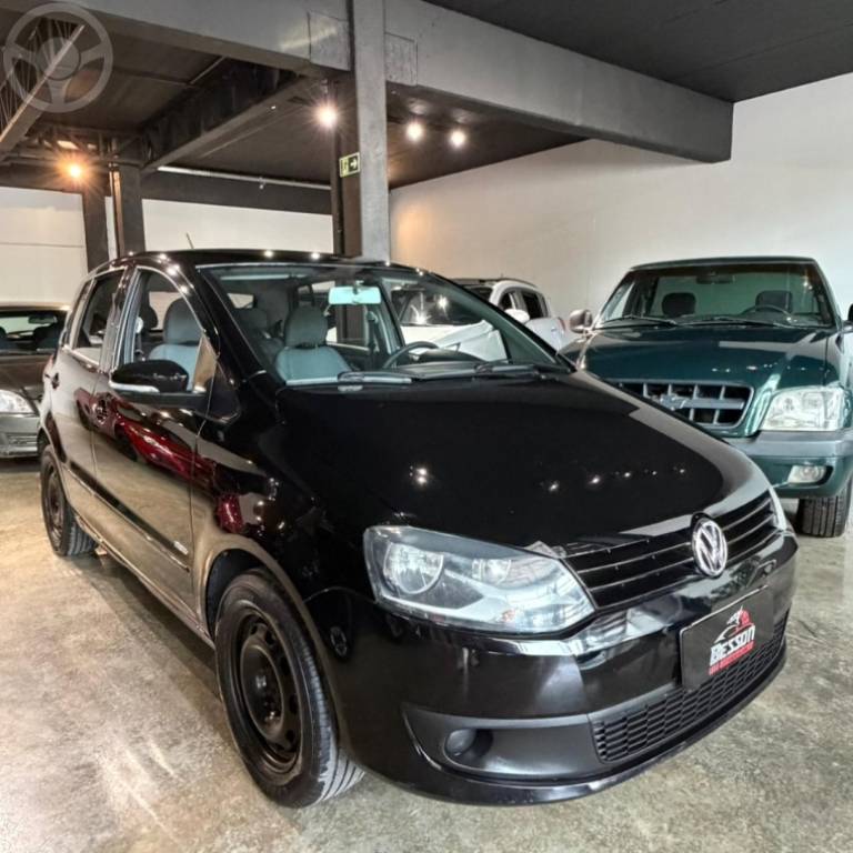 VOLKSWAGEN - FOX 1.0 MI 8V FLEX 4P MANUAL - 2011/2012 - PRETA - R$ 31.500,00