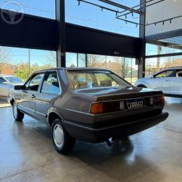 VOLKSWAGEN - SANTANA 2.0 GLS 8V 2P MANUAL - 1988/1989 - MARROM - R$ 40.000,00