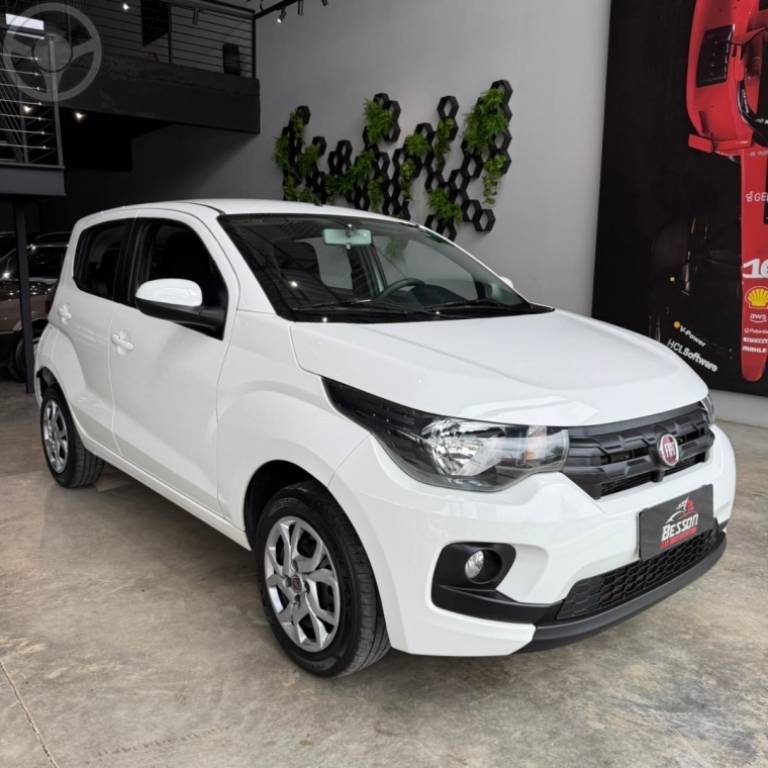 FIAT - MOBI 1.0 8V EVO FLEX LIKE. MANUAL - 2019/2020 - BRANCA - R$ 51.900,00