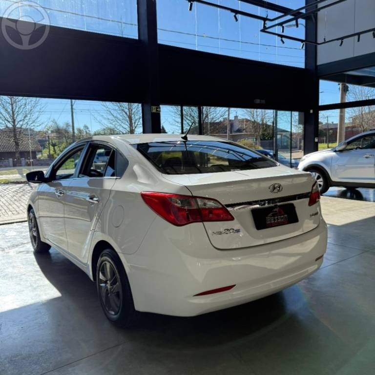 HYUNDAI - HB20S 1.6 COMFORT PLUS 16V FLEX 4P MANUAL - 2014/2014 - BRANCA - R$ 55.900,00