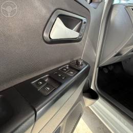 VOLKSWAGEN - FOX 1.6 MSI TOTAL FLEX CONNECT 4P MANUAL - 2021/2022 - BRANCA - R$ 75.900,00