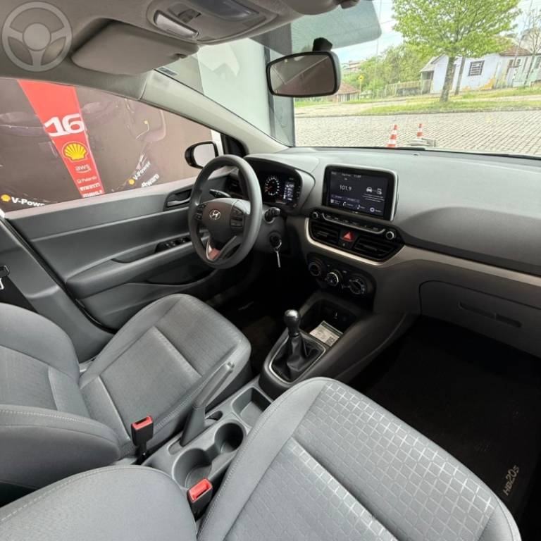 HYUNDAI - HB20S 1.0 COMFORT 12V FLEX 4P MANUAL - 2023/2024 - BRANCA - R$ 86.900,00