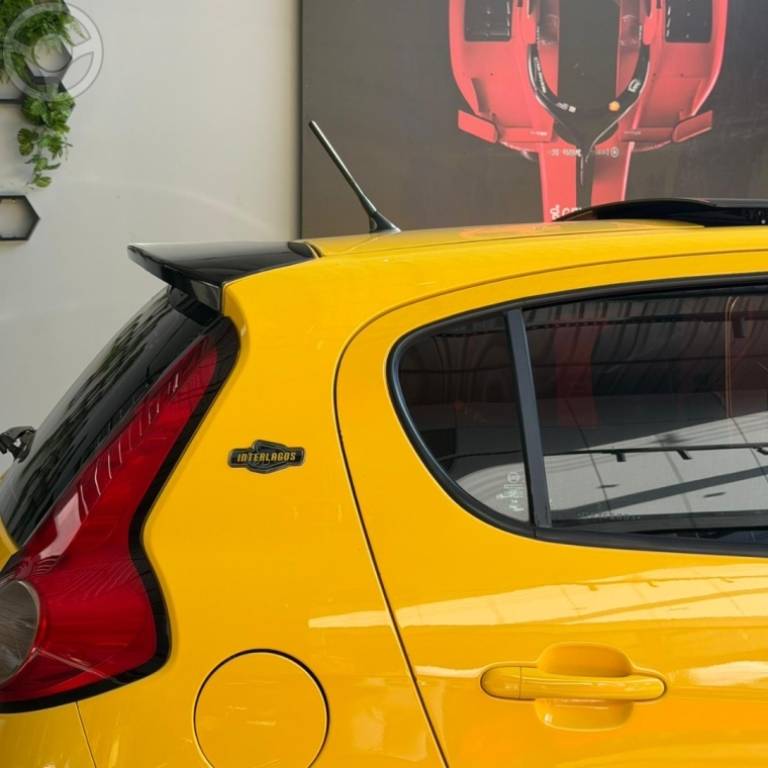 FIAT - PALIO 1.6 MPI SPORTING 16V FLEX 4P MANUAL - 2013/2013 - AMARELA - R$ 45.900,00