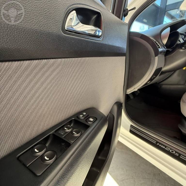 HYUNDAI - HB20S 1.6 COMFORT PLUS 16V FLEX 4P MANUAL - 2014/2014 - BRANCA - R$ 55.900,00