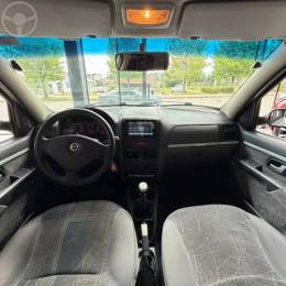 FIAT - PALIO 1.8 MPI HLX 8V FLEX 4P MANUAL - 2005/2006 - PRATA - R$ 28.900,00