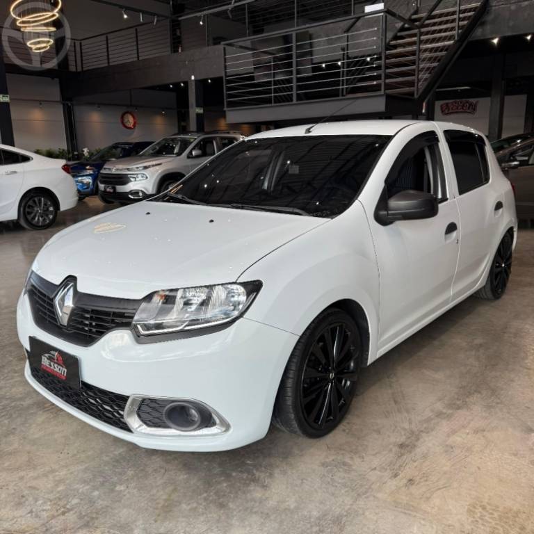 RENAULT - SANDERO 1.0 AUTHENTIQUE 12V FLEX 4P MANUAL - 2017/2018 - BRANCA - R$ 47.900,00