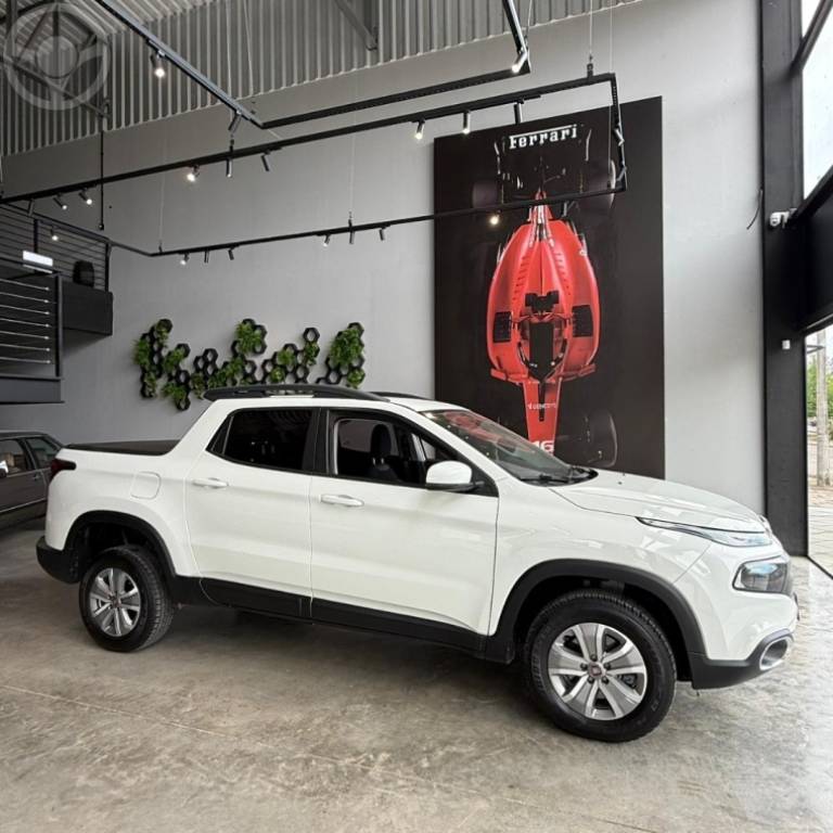 FIAT - TORO 1.8 16V EVO FLEX FREEDOM AUTOMÁTICO - 2018/2019 - BRANCA - R$ 95.900,00