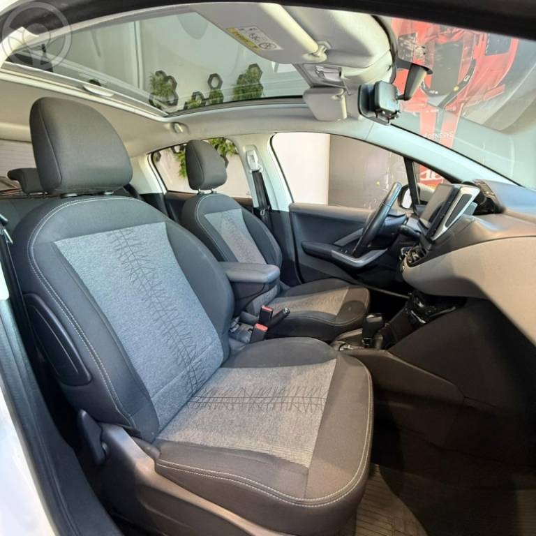 PEUGEOT - 208 1.6 ALLURE 16V FLEX 4P AUTOMÁTICO - 2017/2018 - BRANCA - R$ 62.900,00